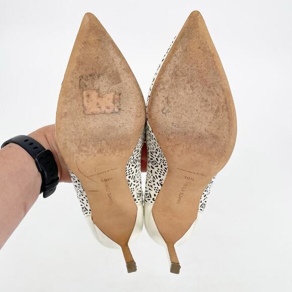 Manolo Blahnik White Leather Laser Cut Bb 105 Floral Pointed Toe Pump IT 38.5 - Picture 13 of 14